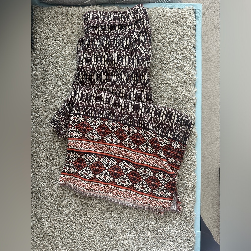 Patterned wide legged pants
